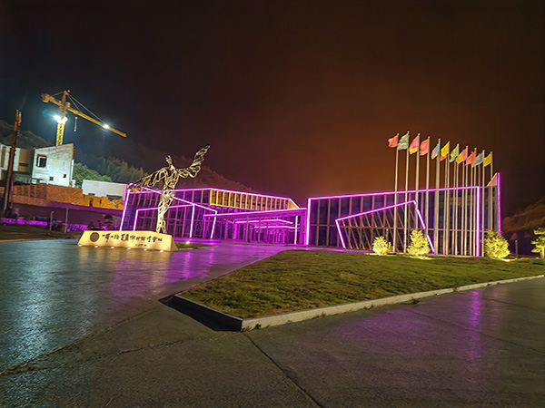 城市亮化是现代城市建设的重要组成部分,它不仅可以美化城市的夜景,还能提升城市的整体形象。随着科技的不断进步,城市亮化也得到了更多的关注和创新。本文将介绍一些关于城市亮化的创意和技术,帮助读者了解城市亮化的重要性以及如何进行兴海城市亮化的规划和实施。 城市亮化是现代城市建设的重要组成部分,它不仅可以美化城市的夜景,还能提升城市的整体形象。随着科技的不断进步,城市亮化也得到了更多的关注和创新。本文将介绍一些关于城市亮化的创意和技术,帮助读者了解兴海城市亮化的重要性以及如何进行兴海城市亮化的规划和实施。